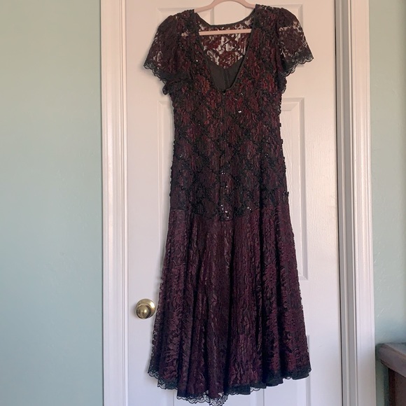 Burgandy & Black H&W Collections Cocktail Dress. Size 11/12 - Picture 4 of 6